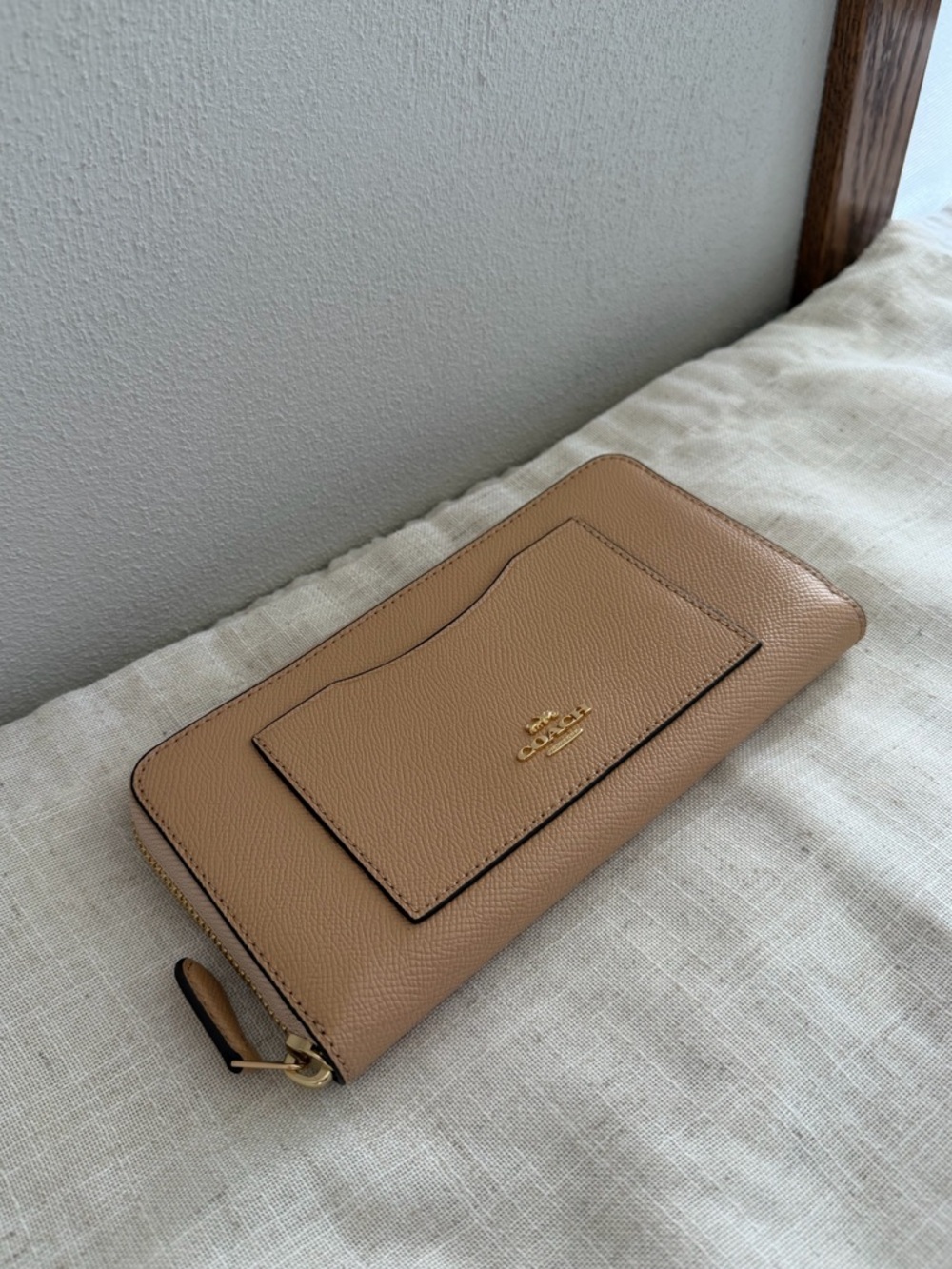 Coach Beechwood Beige Crossgrain Leather Zip Wallet NWT - Picture 4 of 9